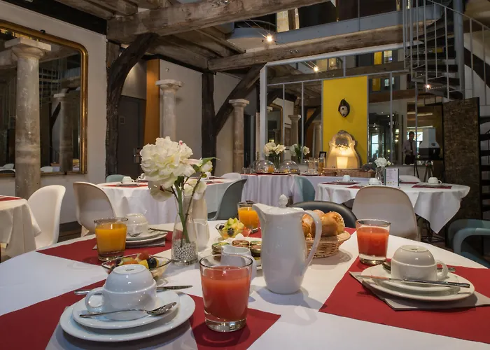 Du Jeu De Paume Otel 4*