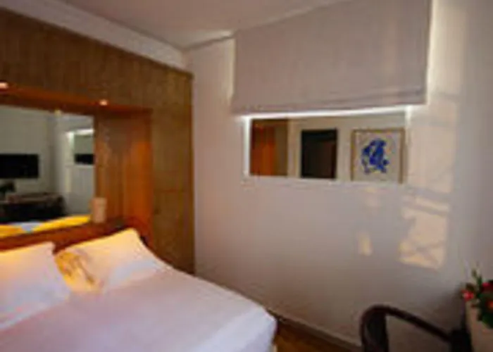 Du Jeu De Paume Otel 4*