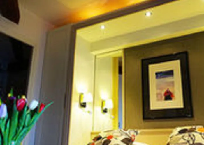 Du Jeu De Paume Otel 4*